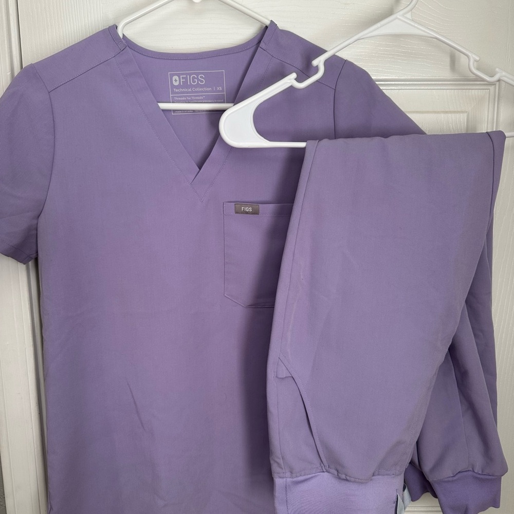 Figs Lavender Purple Scrub Set